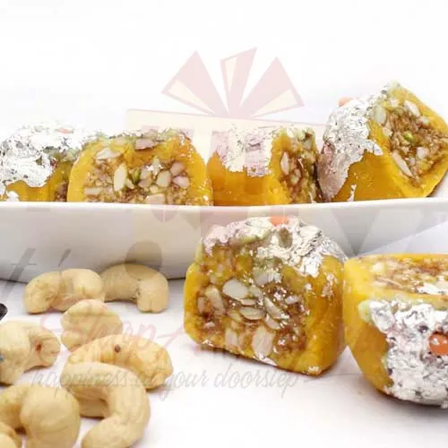 1Kg Kaju Katli With Anjeer And Almond Filling