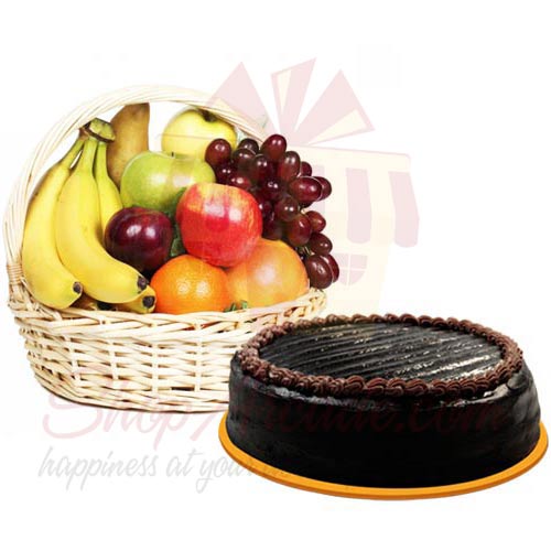 Chocolate Cake With Fresh Fruits