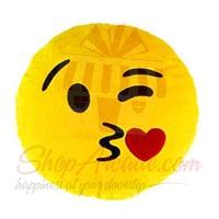 kiss-emoji-cushion