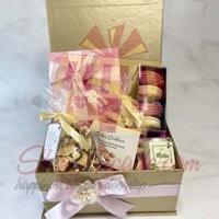 its-a-girl-hamper-by-lals